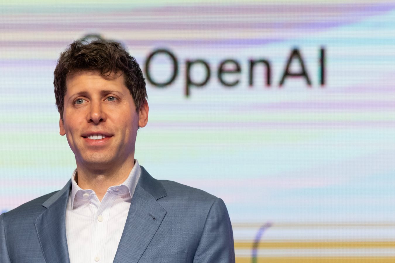 OpenAI reveals a groundbreaking new AI that can see, hear, and speak ...